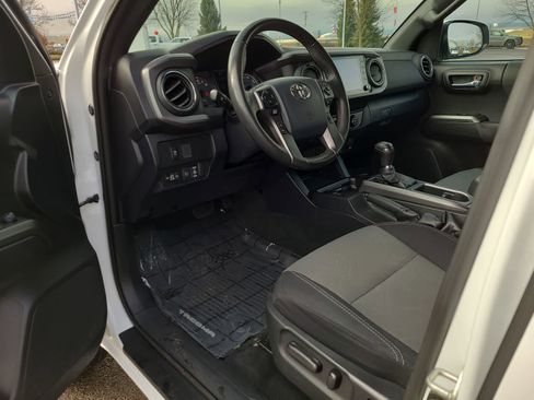 Used 2020 Toyota Tacoma TRD Off-Road image 10
