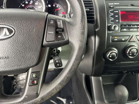Used 2012 Kia Sorento LX w/ Third Row Pkg FWD image 11