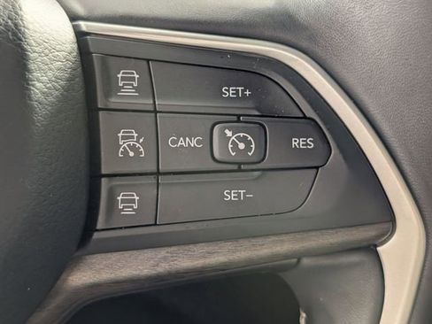 Used 2021 Jeep Grand Cherokee L Limited AWD/4WD image 17