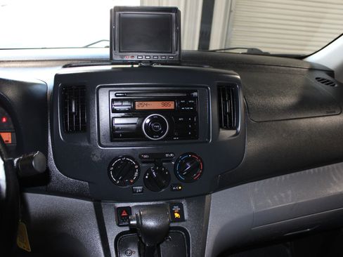 Used 2015 Nissan NV200 SV FWD image 11