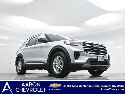 Used 2025 Ford Explorer Active w/ Active Comfort Package RWD image 2