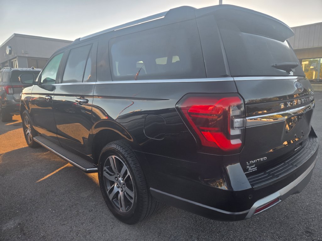 Used 2023 Ford Expedition Max Limited AWD/4WD image 3