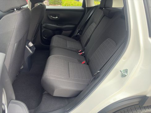 Used 2023 Honda HR-V LX image 7