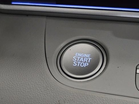 Used 2024 Hyundai Elantra Limited image 31