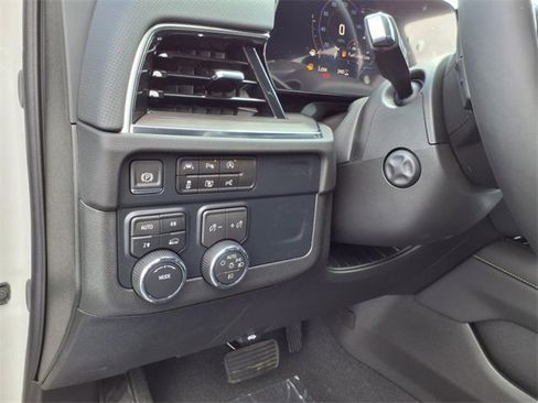 New 2025 Chevrolet Suburban Premier image 11