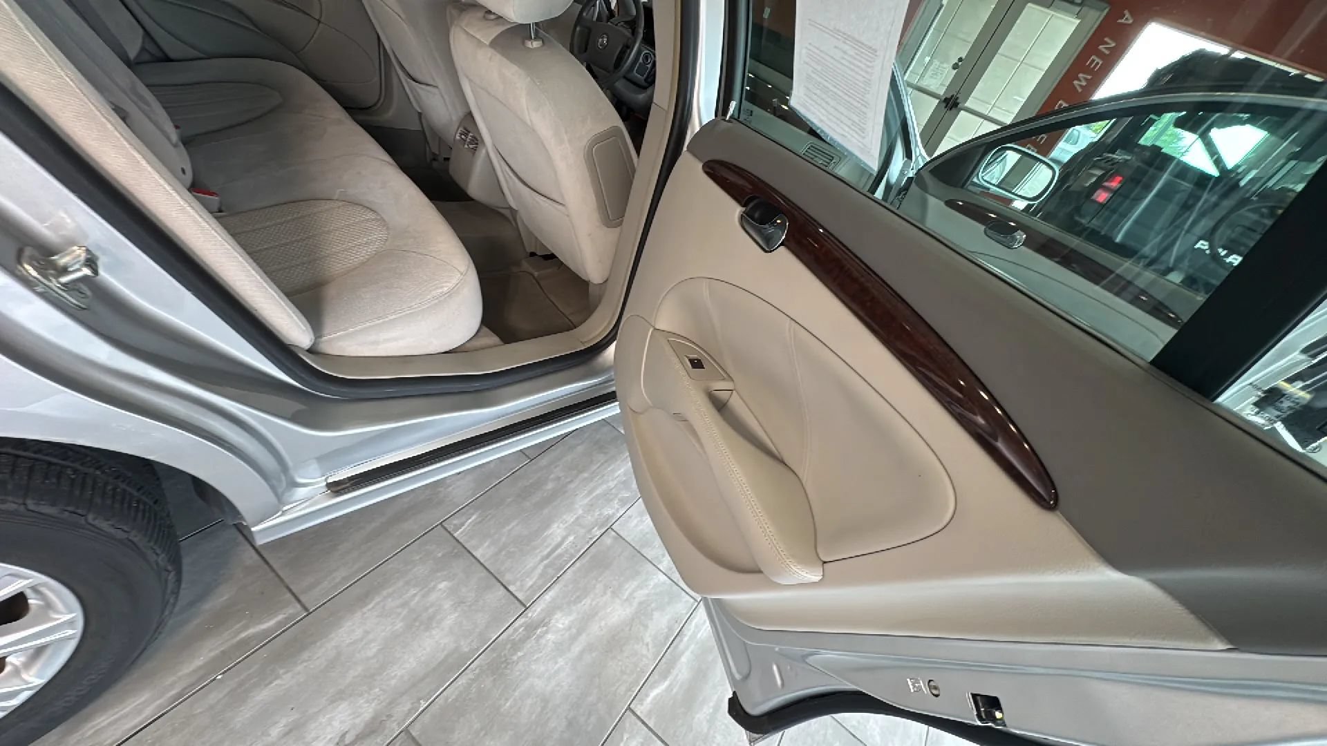 Used 2010 Buick Lucerne CX FWD image 54
