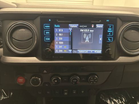 Used 2018 Toyota Tacoma TRD Sport w/ Technology Package image 20