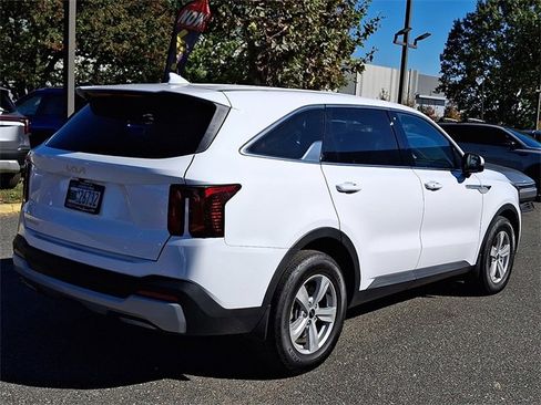 Certified 2025 Kia Sorento LX image 5