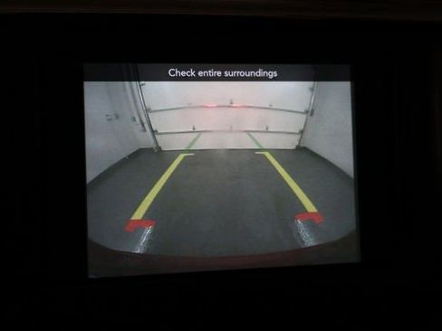 Used 2019 Chrysler Pacifica Touring-L image 25