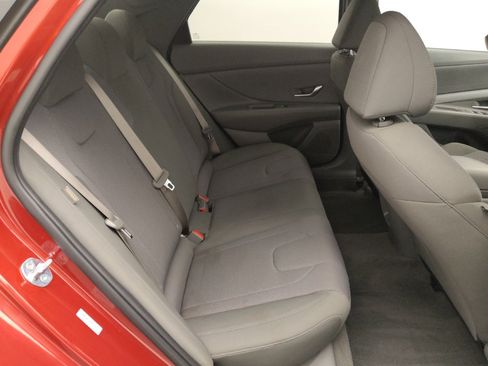 Used 2025 Hyundai Elantra SE FWD image 19