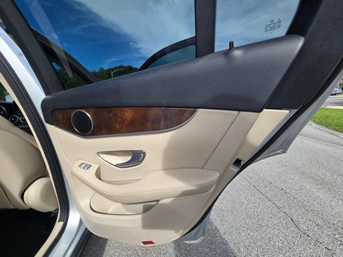 Used 2019 Mercedes-Benz GLC 300 w/ Premium Package image 33