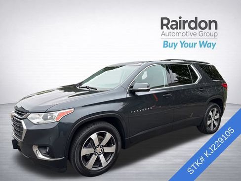 Used 2019 Chevrolet Traverse LT w/ LT Premium Package AWD/4WD image 3