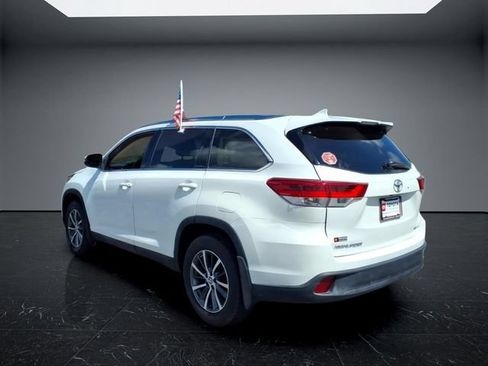 Used 2019 Toyota Highlander XLE AWD/4WD image 6
