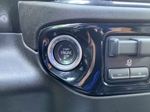 Used 2024 Chevrolet Silverado 2500 ZR2 w/ Technology Package image 30