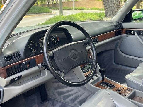 Used 1987 Mercedes-Benz 560 SEL image 19