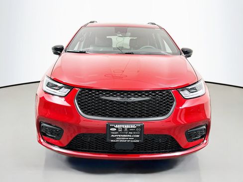New 2026 Chrysler Pacifica Limited w/ S Appearance Package AWD/4WD image 2