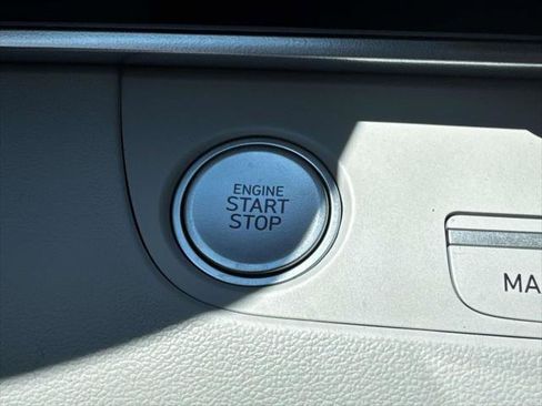 Certified 2025 Hyundai Elantra Limited FWD image 25
