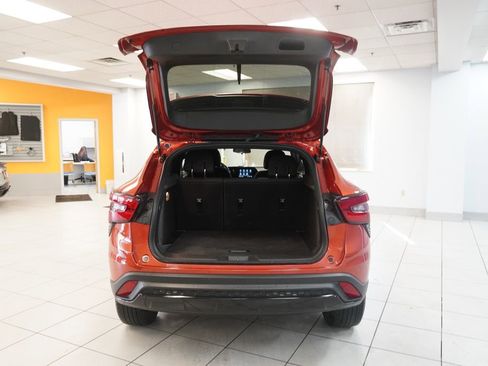 Used 2024 Chevrolet Trax RS FWD image 9