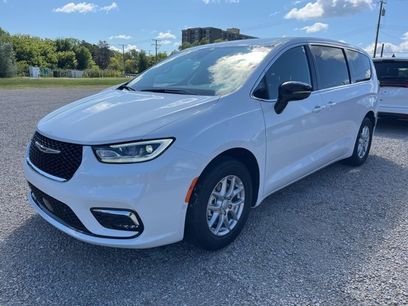 New 2026 Chrysler Pacifica Select