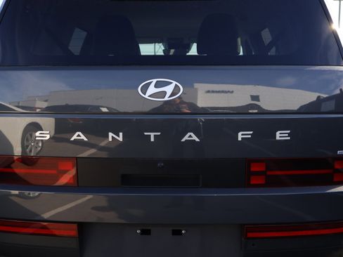 Used 2025 Hyundai Santa Fe SEL image 19