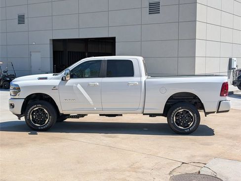 Used 2026 RAM 2500 Laramie AWD/4WD image 11