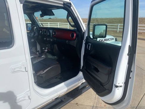 Used 2021 Jeep Gladiator Rubicon image 12