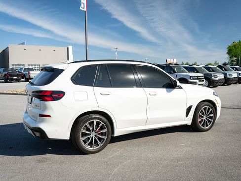 Used 2024 BMW X5 xDrive40i w/ M Sport Package AWD/4WD image 10