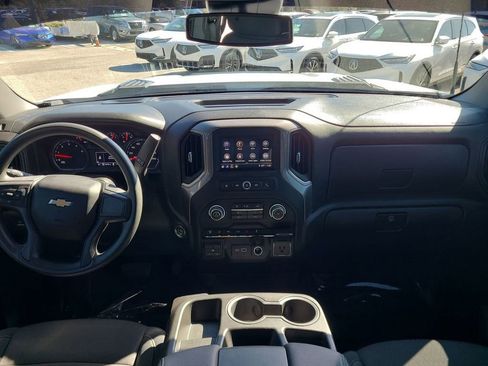 Used 2024 Chevrolet Silverado 2500 Custom w/ Custom Value Package image 2