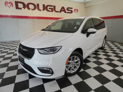Used 2023 Chrysler Pacifica Touring