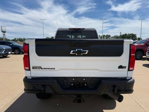 Used 2024 Chevrolet Silverado 2500 ZR2 w/ ZR2 Bison Edition AWD/4WD image 4