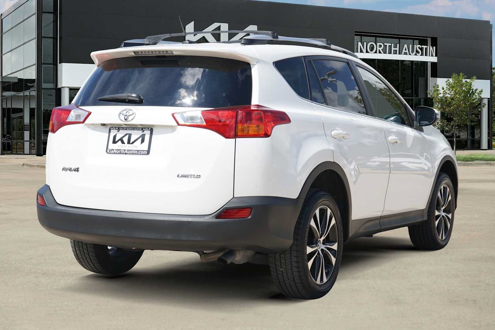 Used 2015 Toyota RAV4 Limited w/ Technology Package FWD image 5