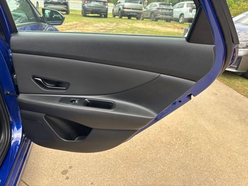 Used 2025 Hyundai Elantra Sport FWD image 16