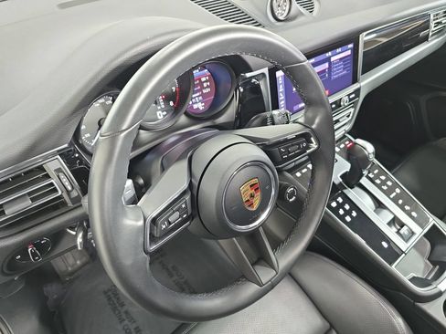 Certified 2026 Porsche Macan AWD/4WD image 4