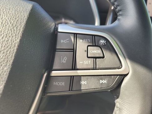 Used 2023 Toyota Highlander XSE FWD image 27