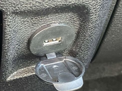 Used 2016 RAM 2500 Tradesman w/ Chrome Appearance Group image 28