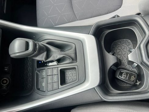 Used 2019 Toyota RAV4 XLE AWD/4WD image 25