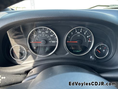 Used 2015 Jeep Wrangler Unlimited Rubicon w/ Connectivity Group image 39