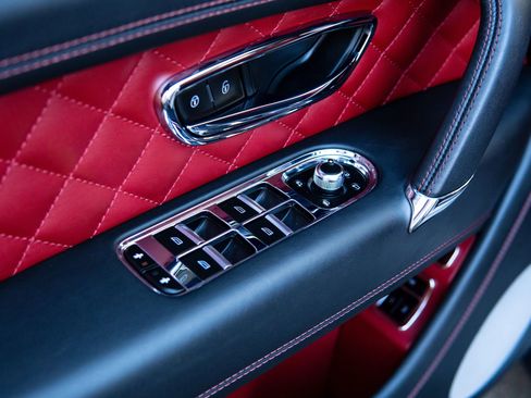 Used 2020 Bentley Bentayga Speed image 35