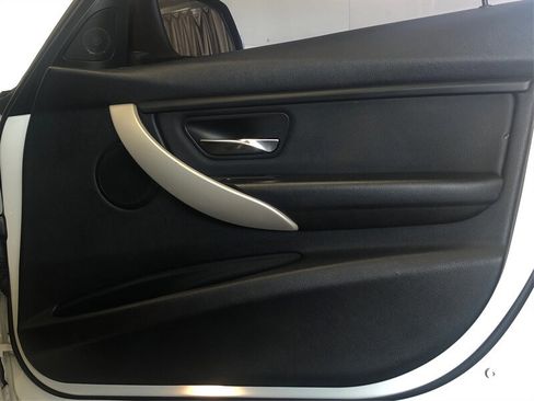 Used 2015 BMW 320i Sedan image 18