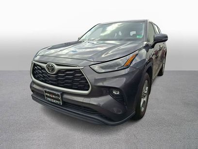 Used 2022 Toyota Highlander LE