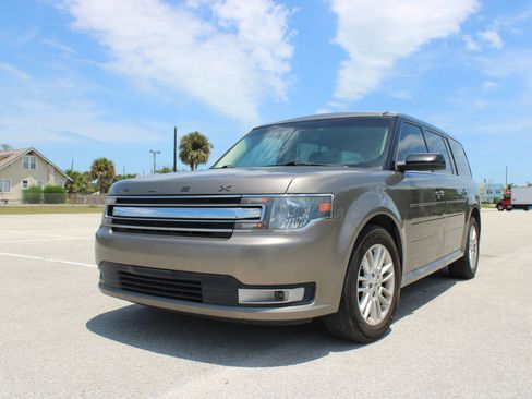 Used 2013 Ford Flex SEL FWD image 2