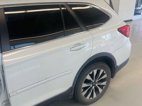 Used 2015 Subaru Outback 3.6R Limited AWD/4WD image 3