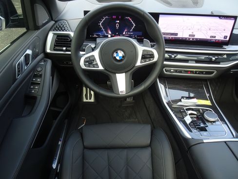 Used 2024 BMW X5 xDrive40i w/ M Sport Package AWD/4WD image 10