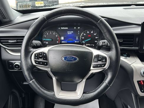 Used 2022 Ford Explorer XLT w/ Equipment Group 202A image 17