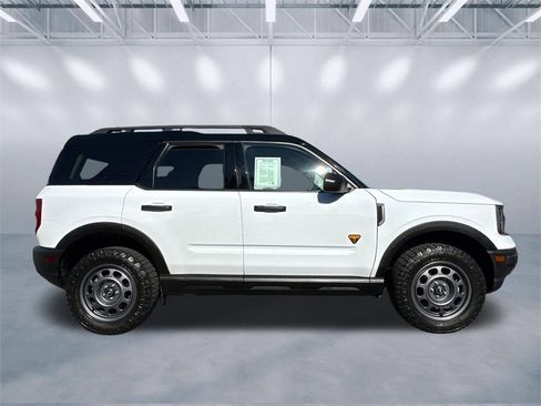 Used 2021 Ford Bronco Sport Badlands image 3