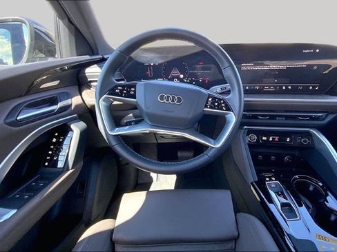 Used 2025 Audi Q5 Premium Plus w/ Premium Plus AWD/4WD image 5