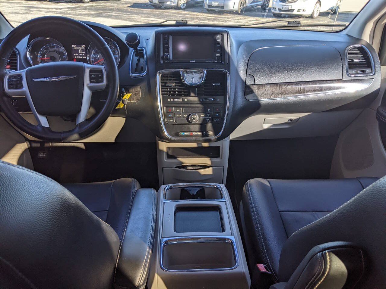 Used 2014 Chrysler Town & Country Touring FWD image 15