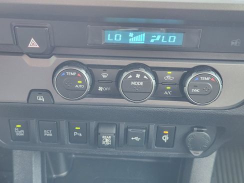 Used 2023 Toyota Tacoma TRD Sport w/ Technology Package RWD image 19