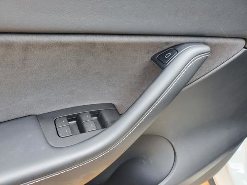 Used 2022 Tesla Model Y Performance AWD/4WD image 19