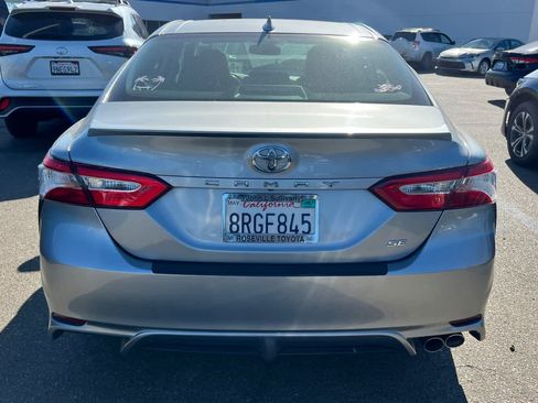 Used 2020 Toyota Camry SE w/ Convenience Package FWD image 5